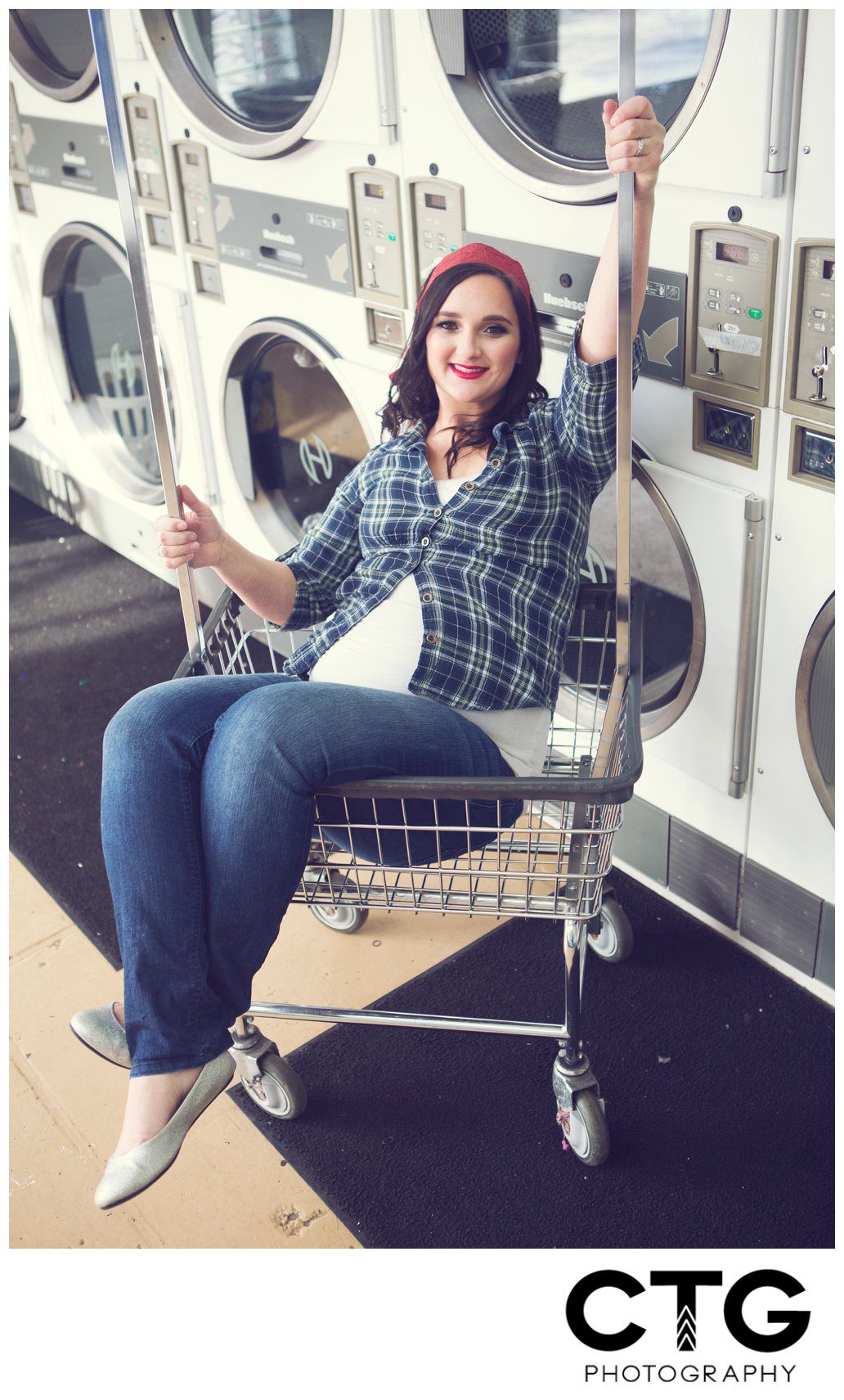 Unique Pittsburgh Maternity Photographers -Pin Up 