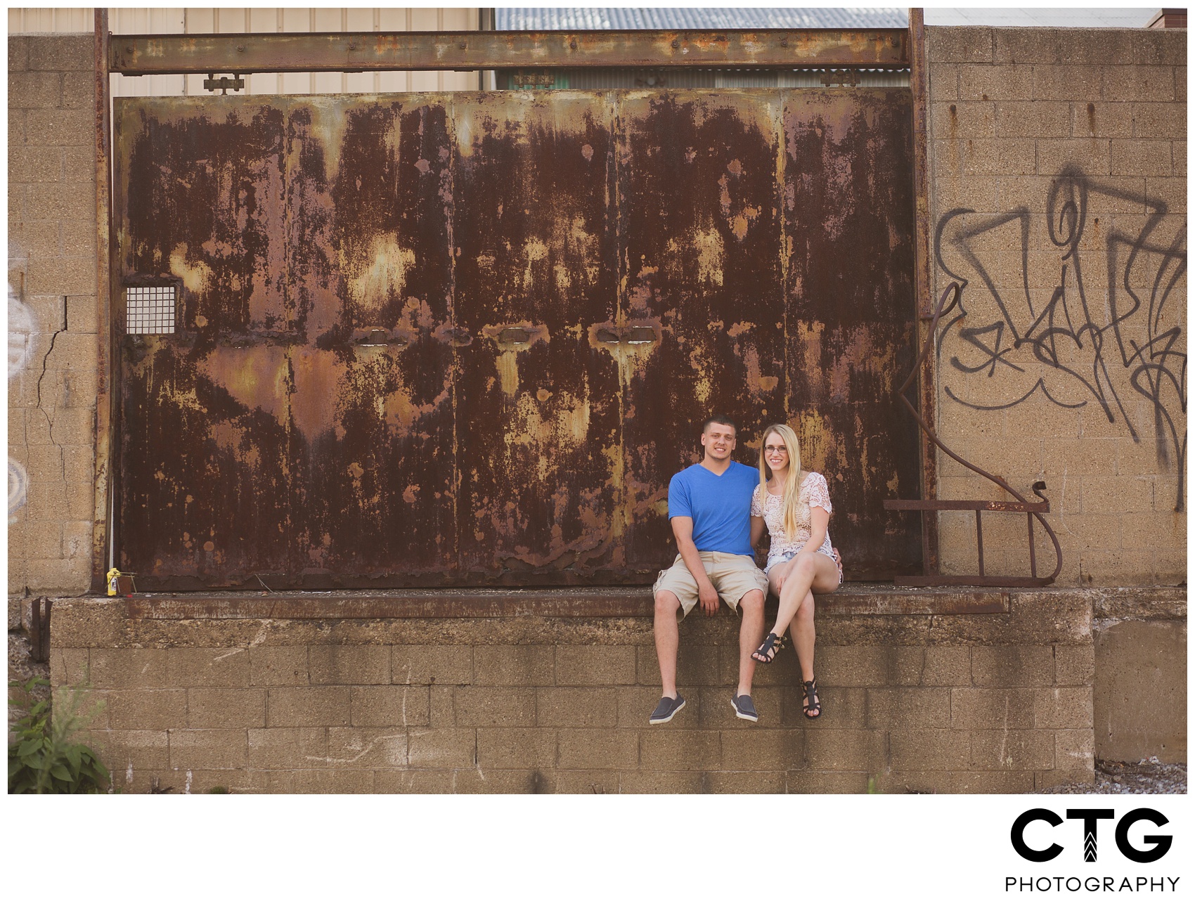 Pittsburgh-engagement-photos-in-the-strip-district_0011