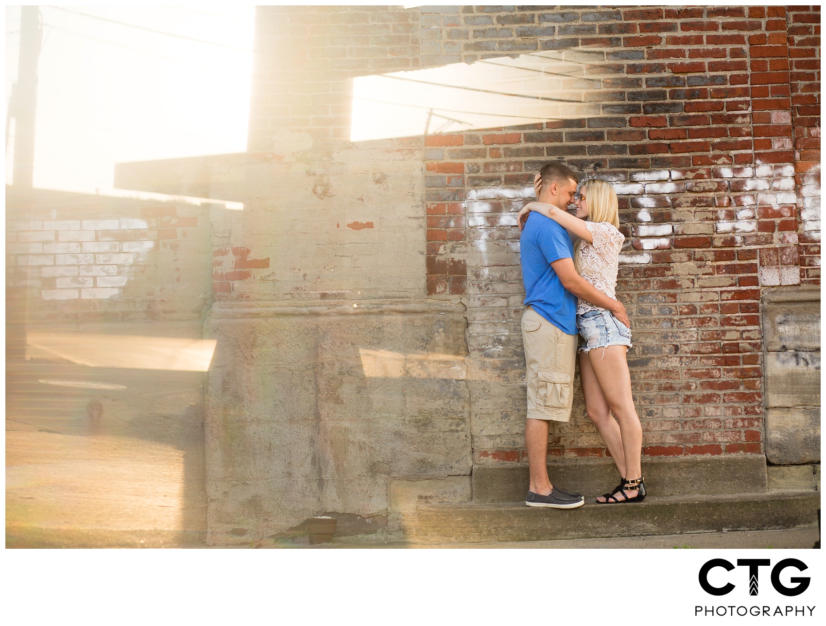 Pittsburgh-engagement-photos-in-the-strip-district_0013