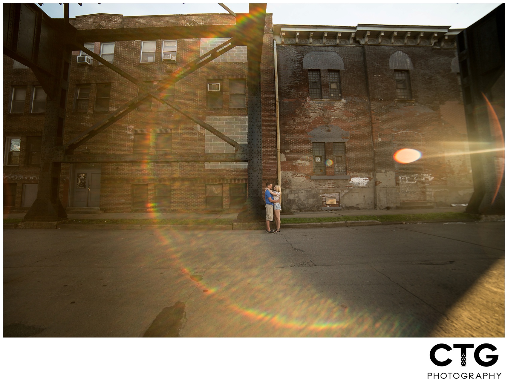 Pittsburgh-engagement-photos-in-the-strip-district_0016