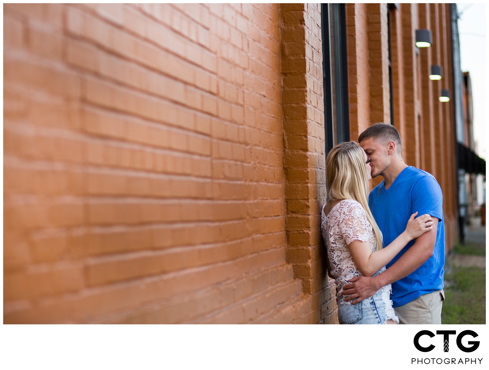 Pittsburgh-engagement-photos-in-the-strip-district_0023