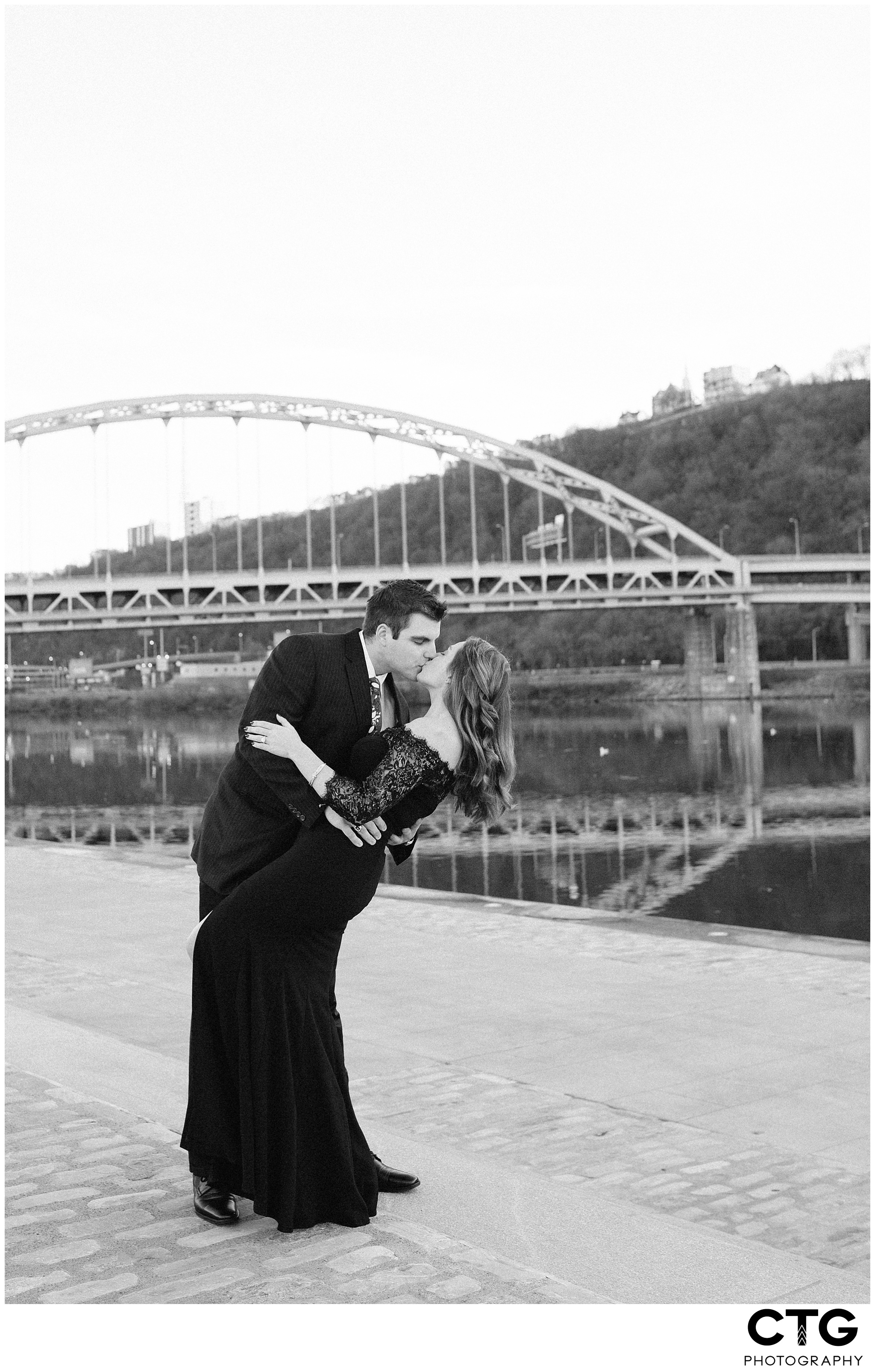 Pittsburgh_Proposal_Photographers_Proposal_At_The_Point_0024