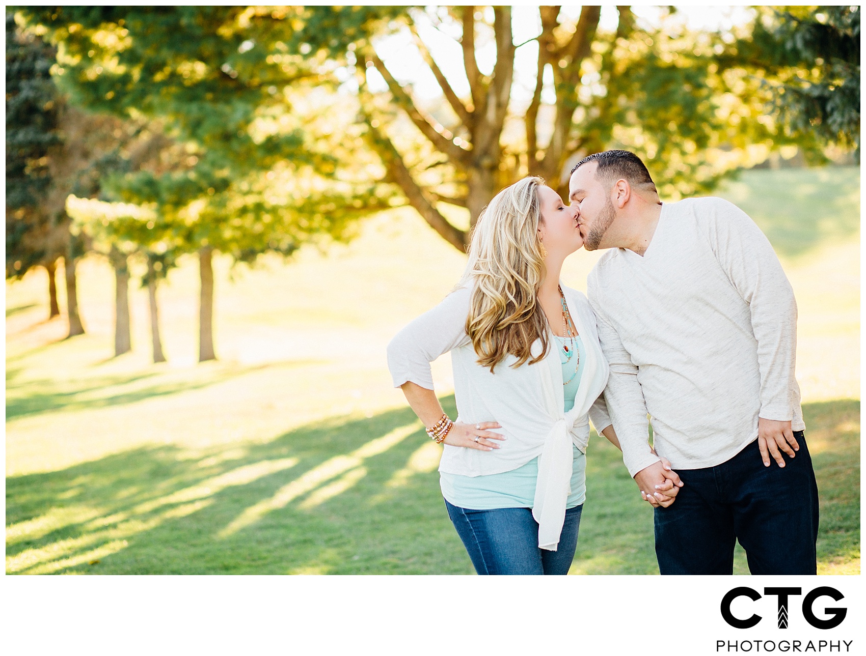 Rolling-fields-golf-course-engagement-photos_0003