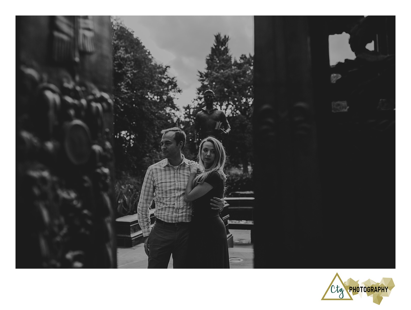 pittsburgh-city-engagement-photos_