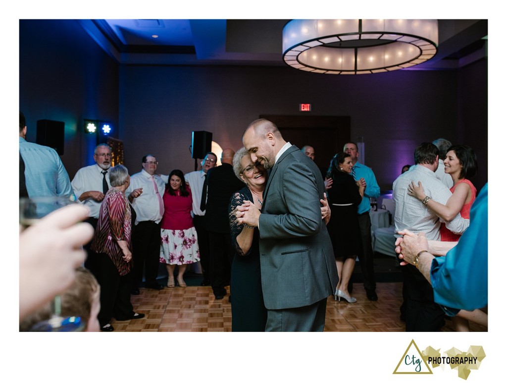 Pittsburgh DoubleTree Hilton Wedding