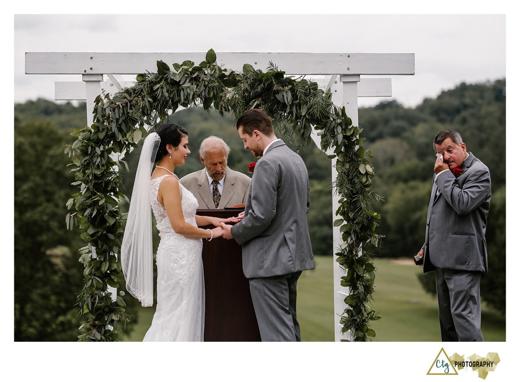 wedding ceremony at kittanning country club
