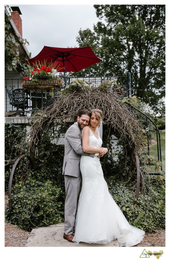 wedding photos at the hayloft