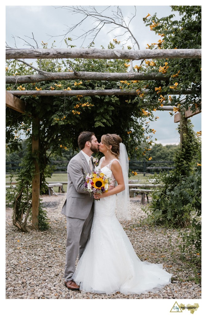 wedding photos at the hayloft