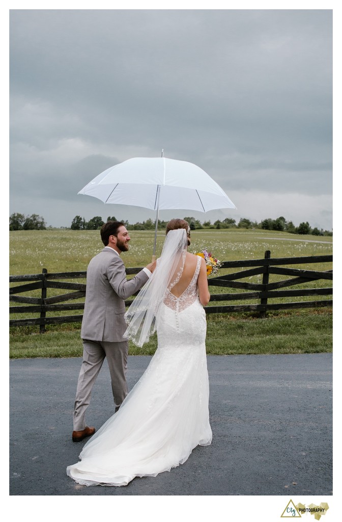 wedding photos at the hayloft