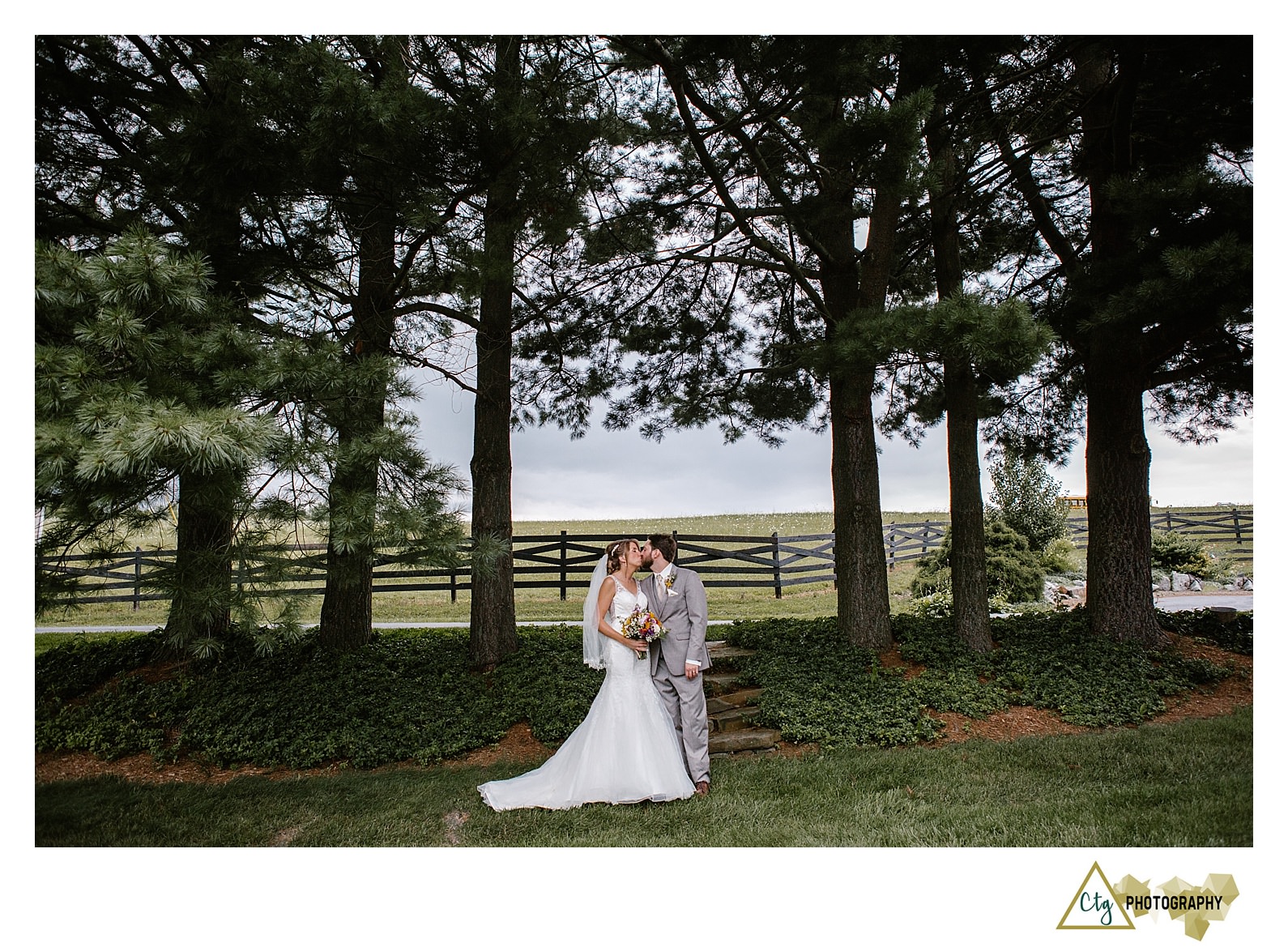 wedding photos at the hayloft