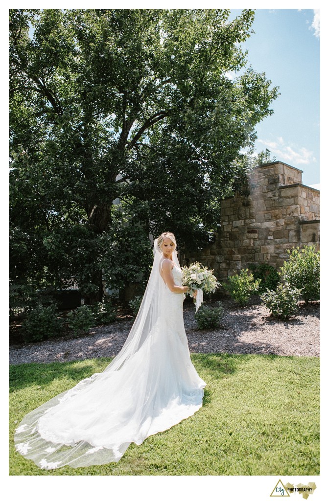 bride at pittsburgh botanic garden