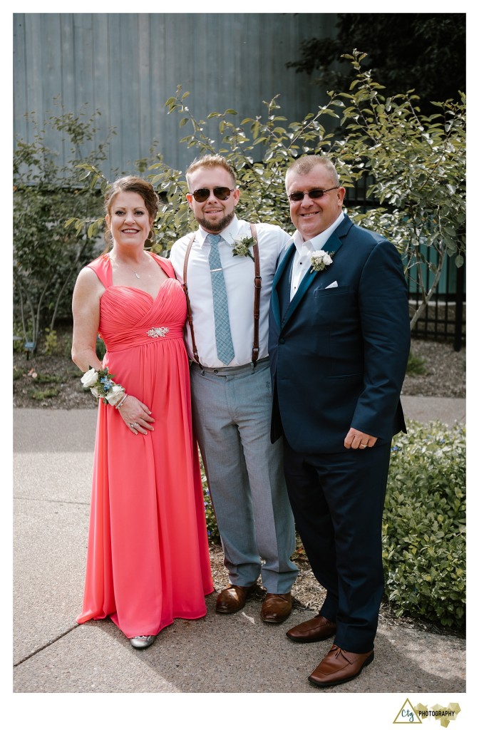 groom with parents