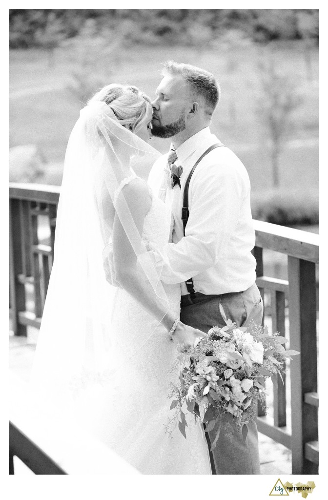 bride and groom at pittsburgh botanic garden