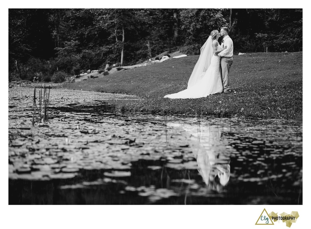 bride and groom at pittsburgh botanic garden