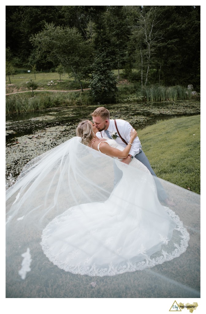 bride and groom at pittsburgh botanic garden