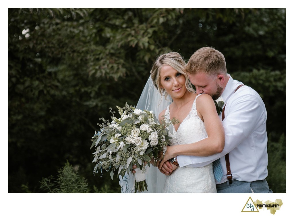 bride and groom at pittsburgh botanic garden