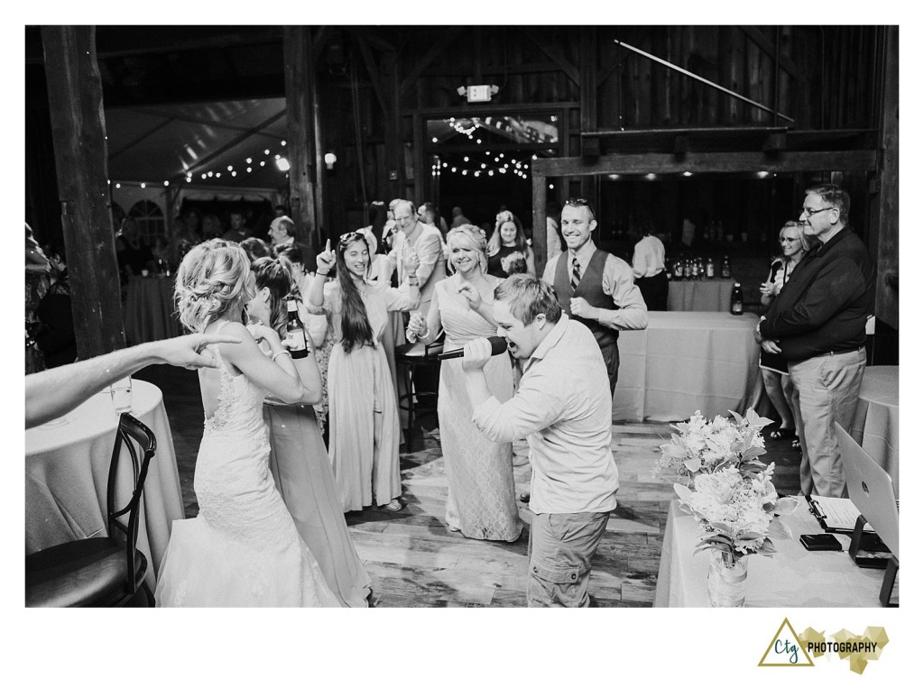 bride and groom at pittsburgh botanic garden