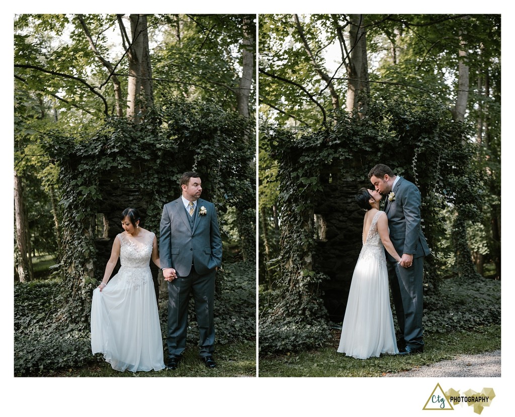 bride and groom at the hyeholde