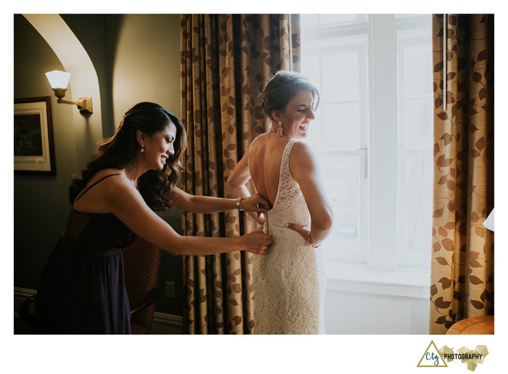 bride getting ready at The Mansions on Fifth