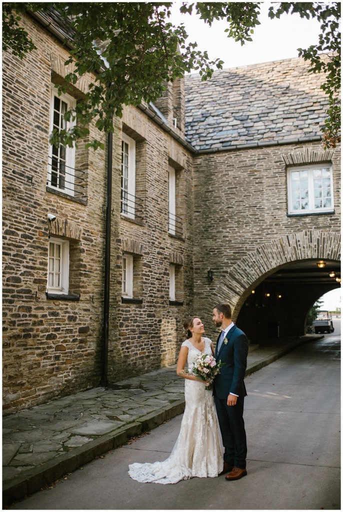 bride and groom at longue vue club