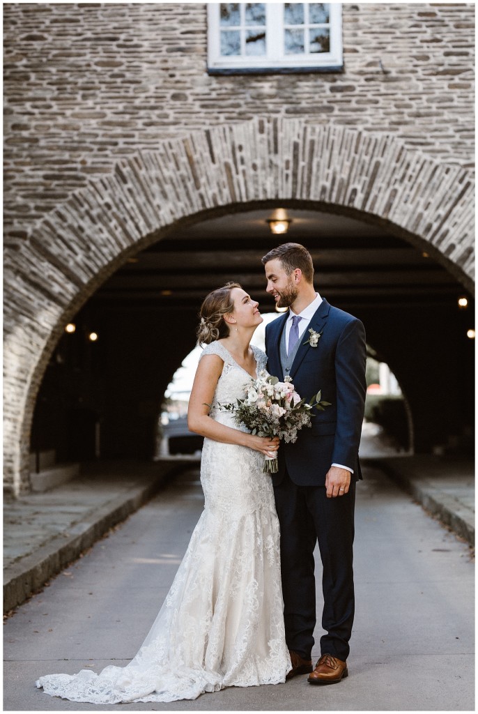 bride and groom at longue vue club