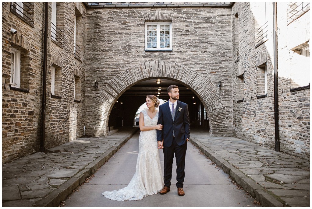 bride and groom at longue vue club