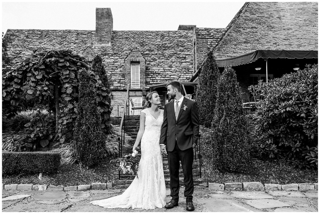 bride and groom at longue vue club