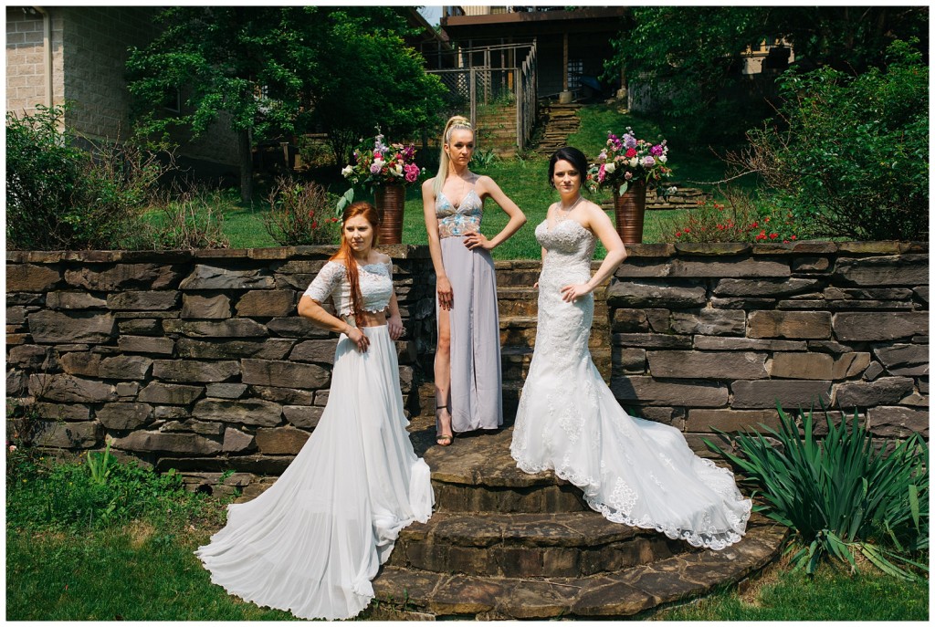 brides posing together