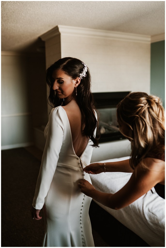 bride getting ready at crowne plaza