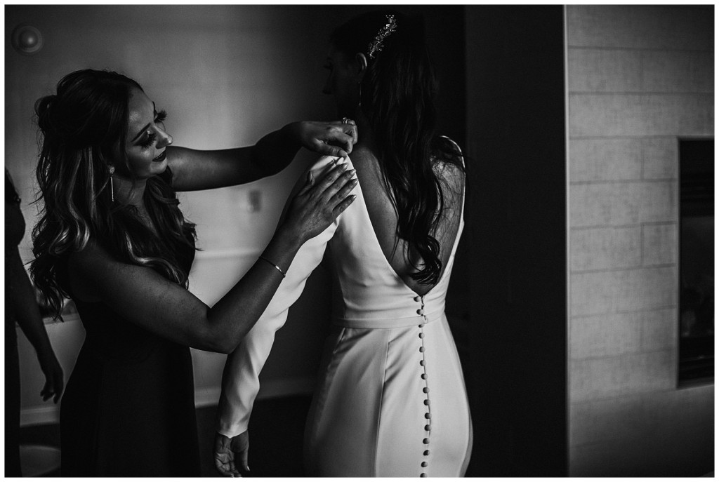 bride getting ready at crowne plaza