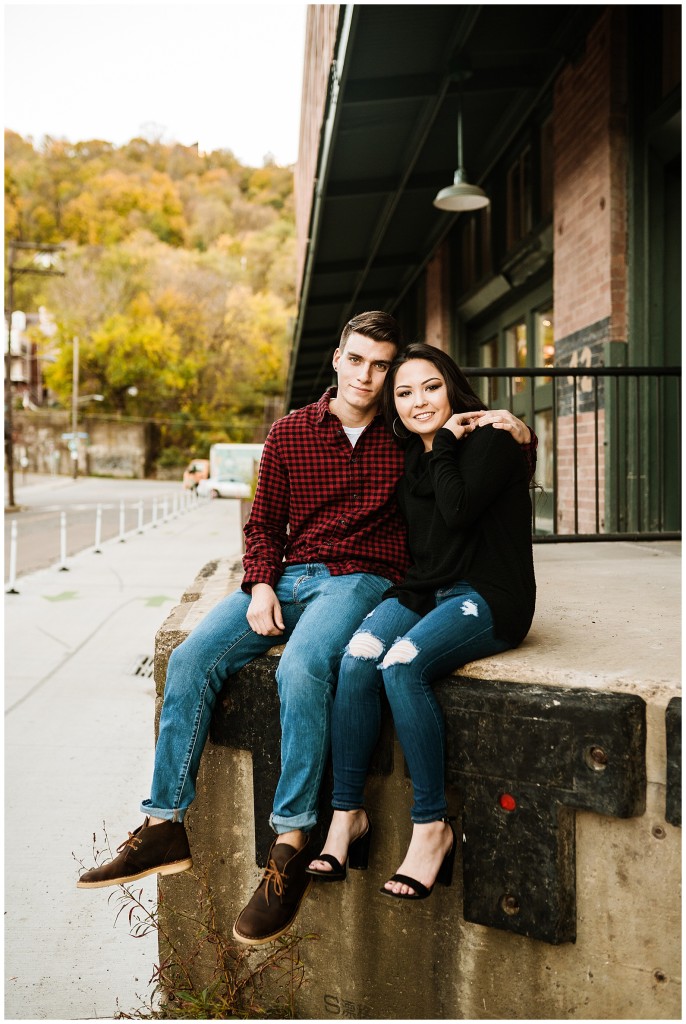 Downtown Pgh Couples Portraits_0016